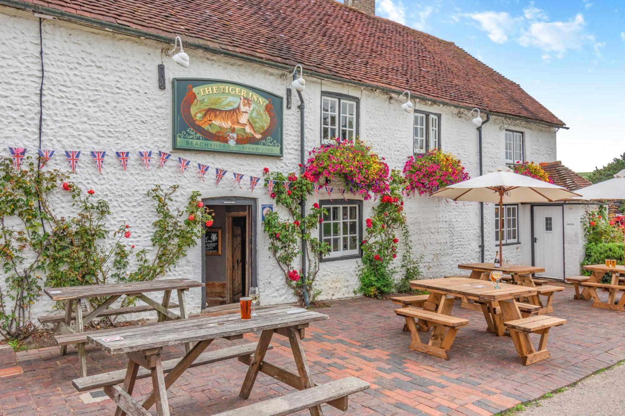 Tiger Inn - Elizabeth Eastdean Exterior photo